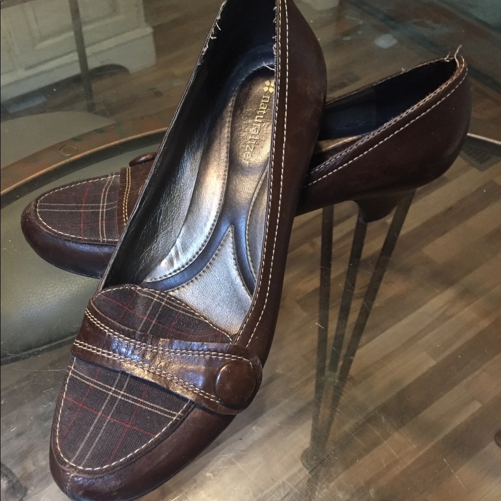 Naturalizer kitten heels